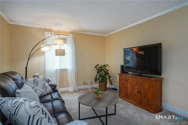 3 bed, 2.0 bath, 1404 sqft, $3,000 — Photo 3