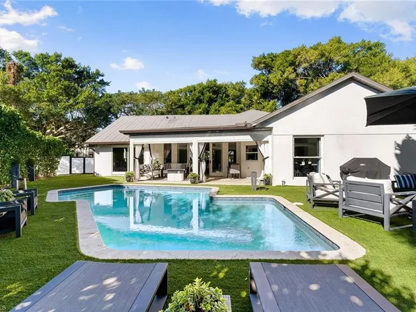 2570 Crayton RD, NAPLES, FL 34103