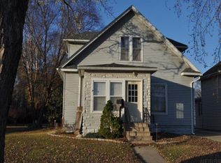 107 6th St SW, Oelwein, IA 50662