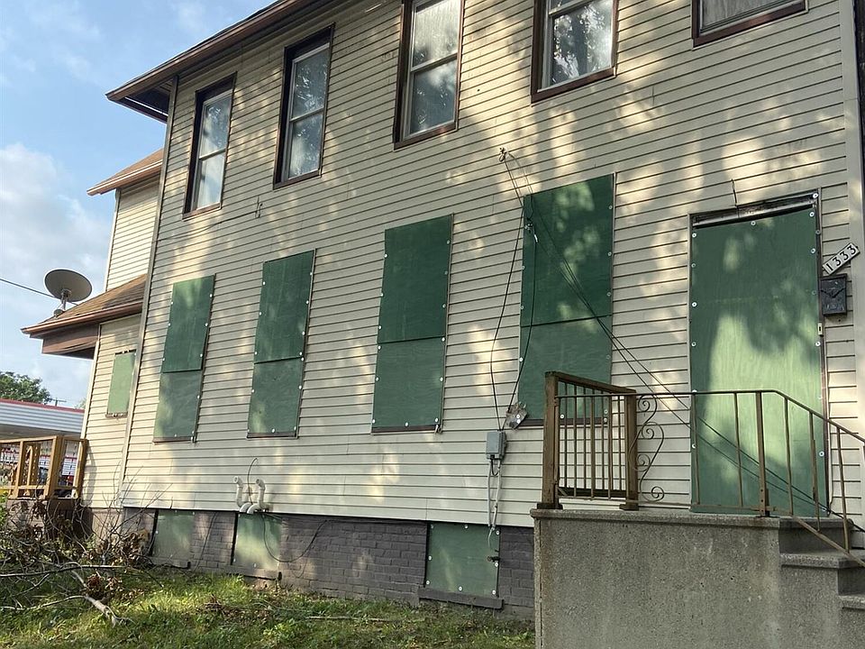 2nd image of 900 W Greenfield Ave #A