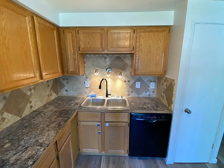 702 S Oak St — Photo 9