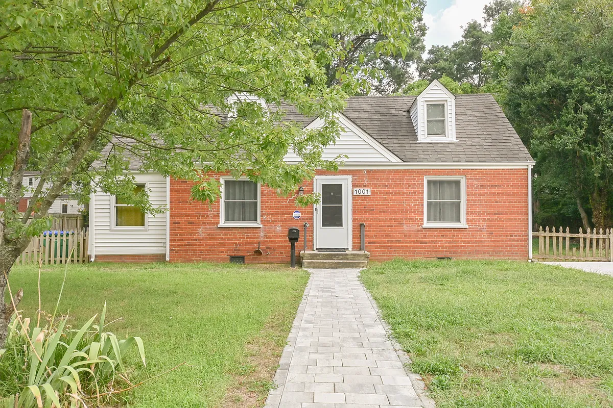 Building Photo - 1001 Willow Lawn Dr