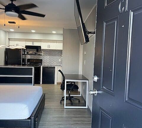 2nd image of 401 Smith Dr #Streetc1