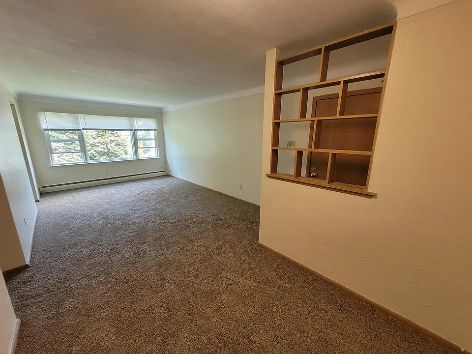 161 McCarrons Blvd N