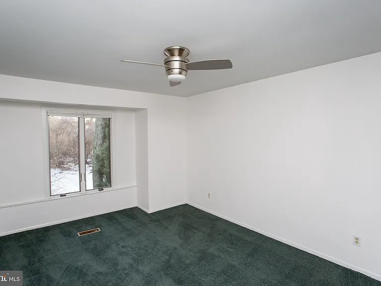 17 Eden Rock — Photo 19