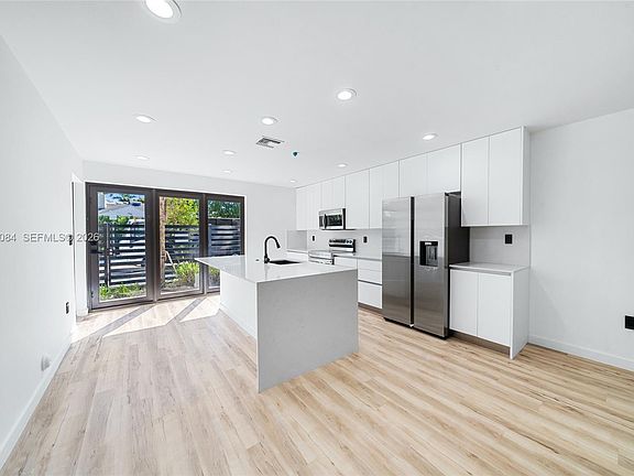 5th image of 11 NE 51st St #B