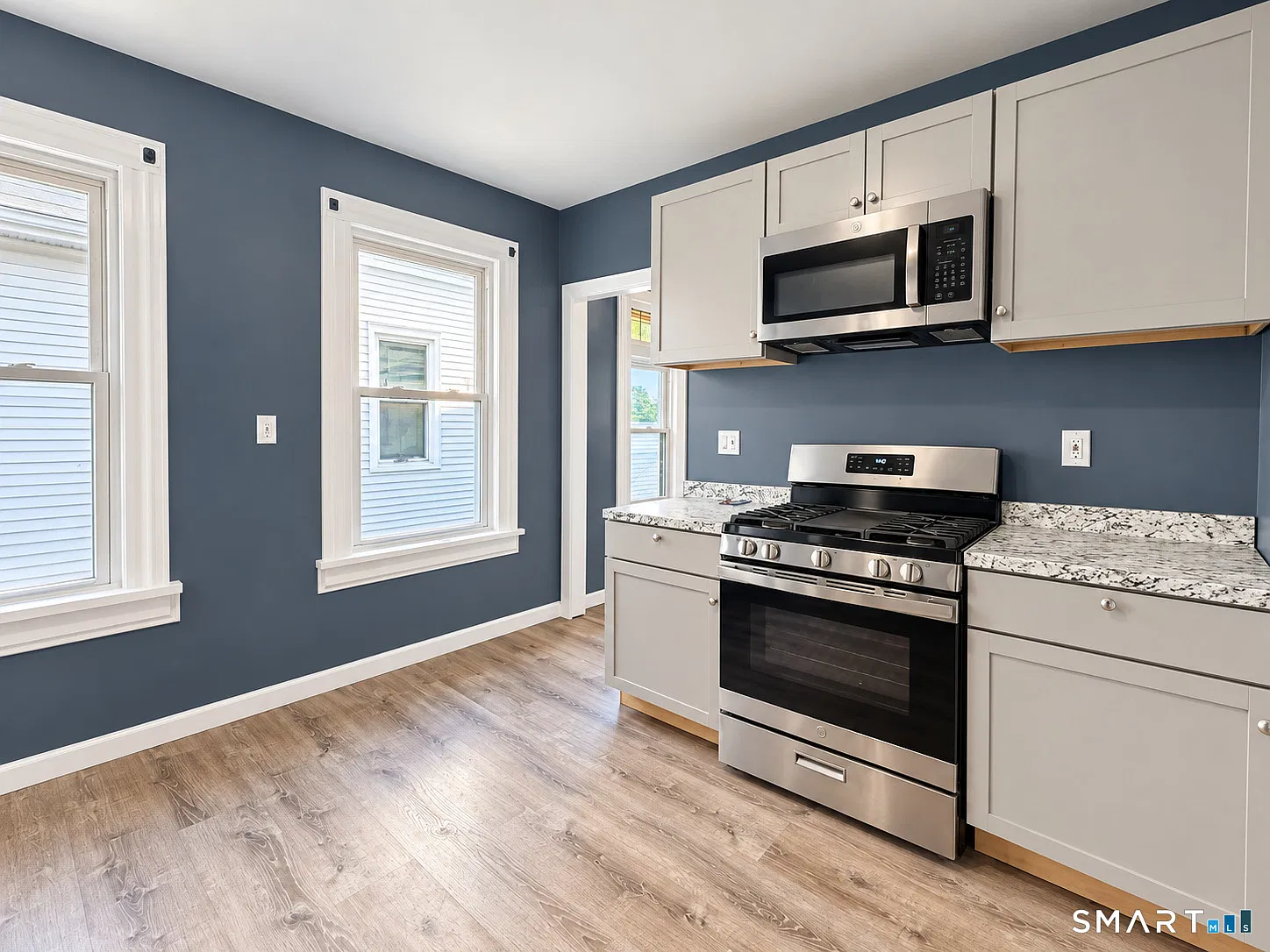 2 bed, 1.0 bath, 1128 sqft, $1,800 — Photo 3
