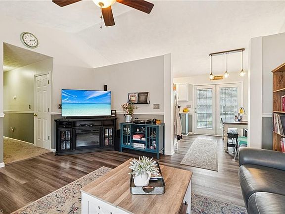 5th image of 3630 Southpark Dr