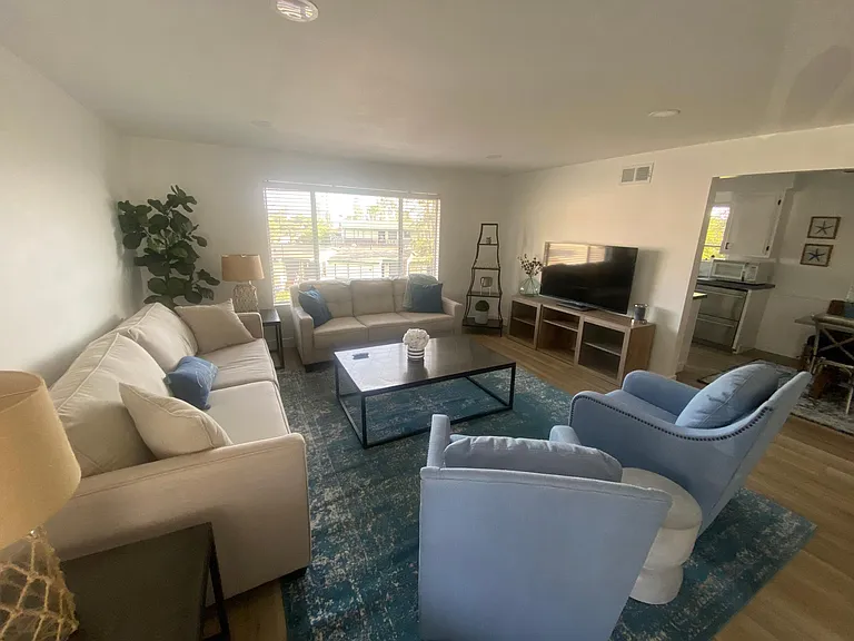 302 Avenida Del Mar #B — Photo 8