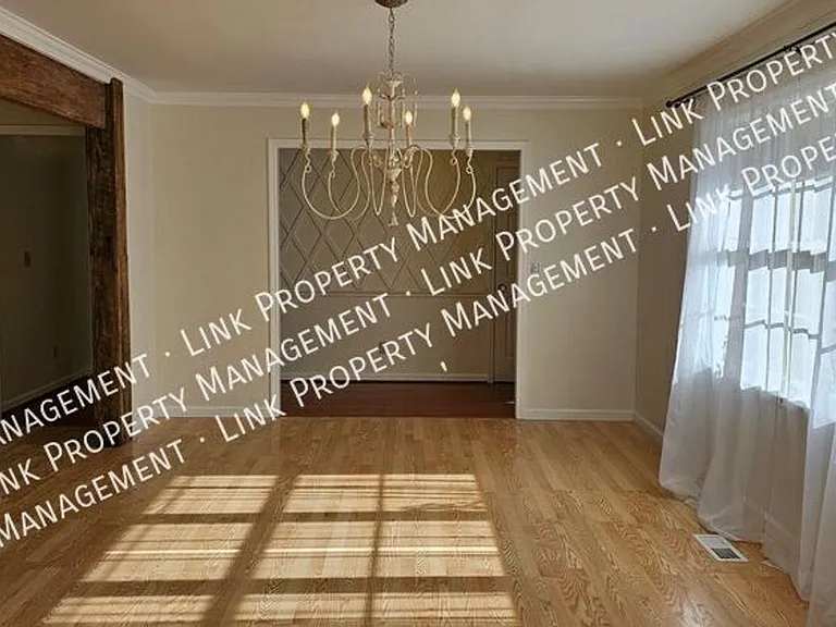 9328 Berkshire Cir — Photo 38