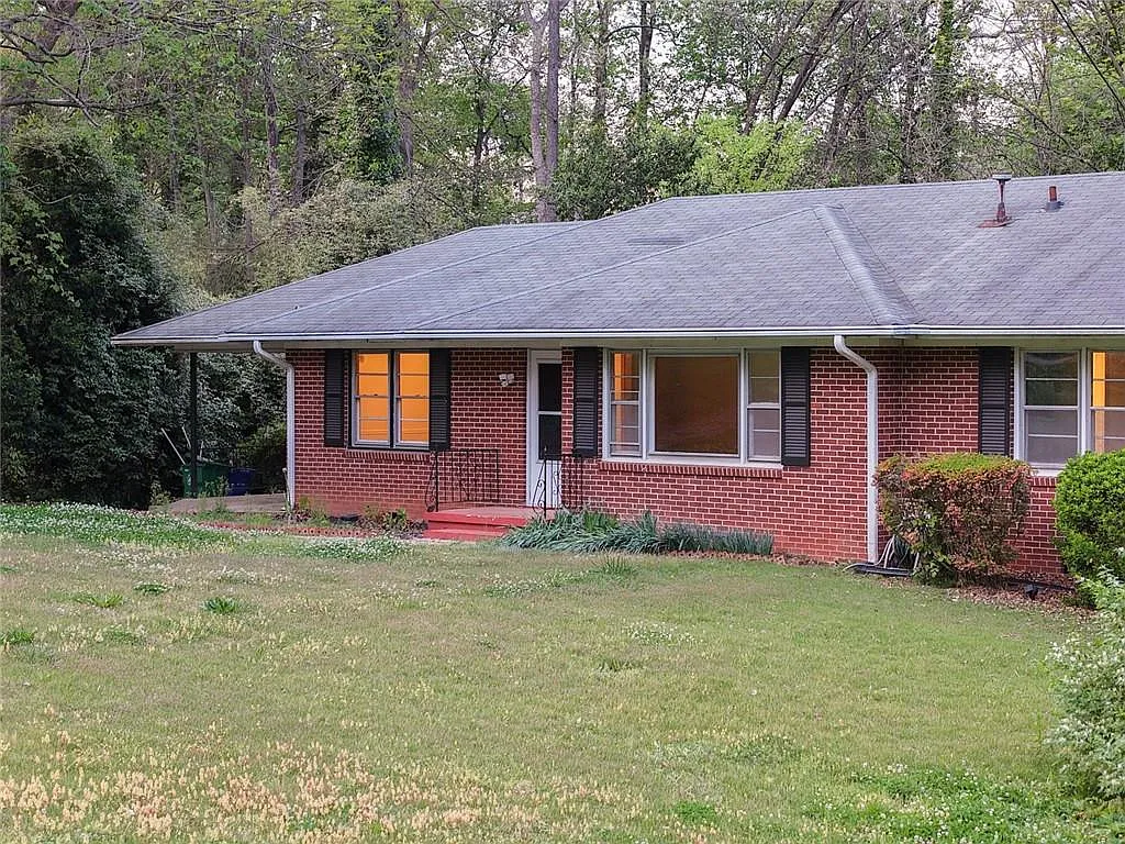3 bed, 2.0 bath, 1358 sqft, $2,350 — Photo 2
