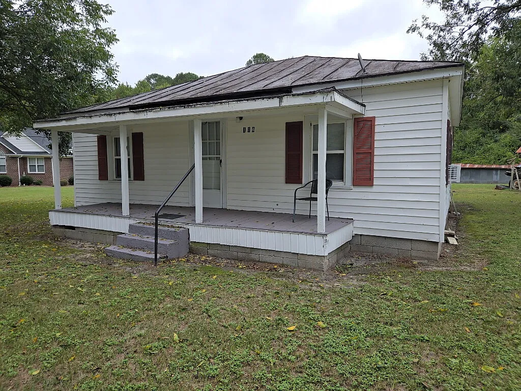 2 bed, 1.0 bath, $1,250 — Photo 1