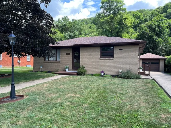 1108 2nd Ave, New Cumberland, WV 26047