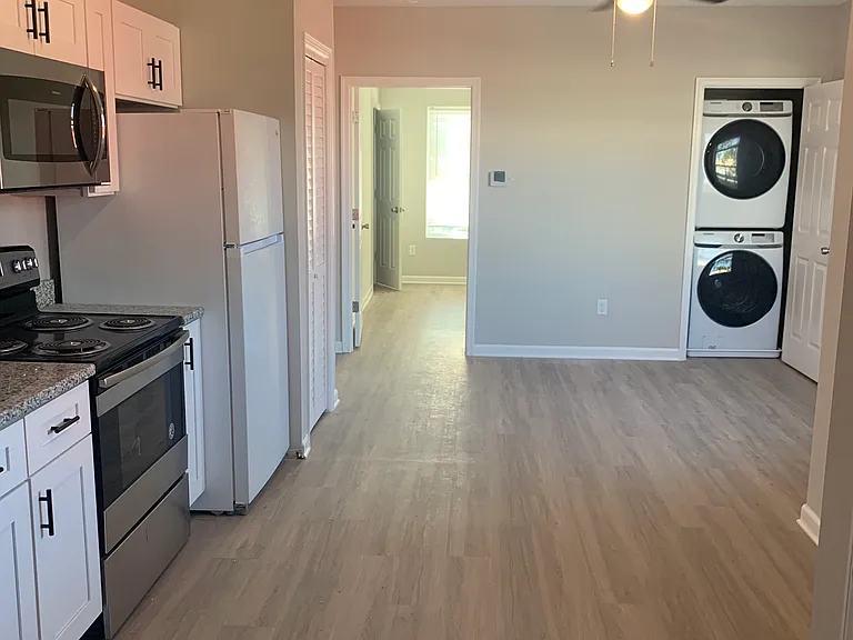 1104 Oak St #1 — Photo 6