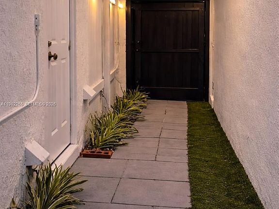 4th image of 613 NW 10th St #2