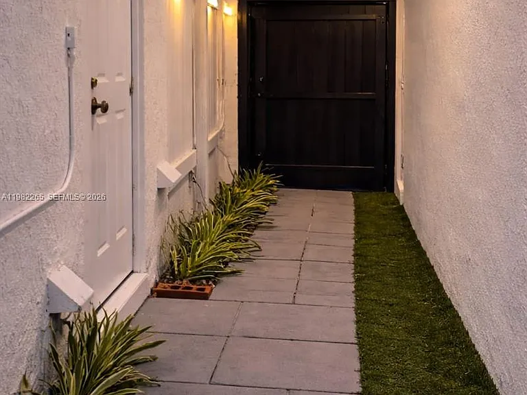 613 NW 10th St #2 — Photo 4