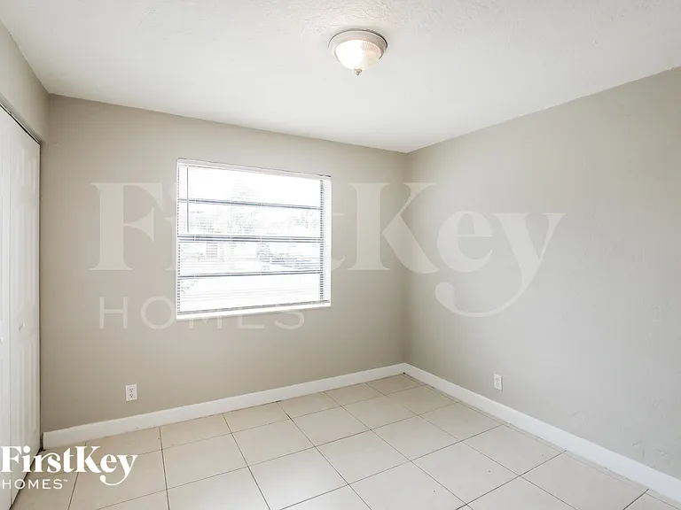 4951 SW 16th St — Photo 10