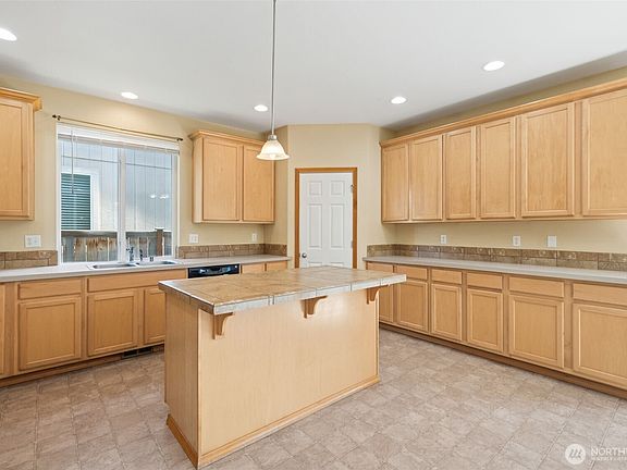 5th image of 2424 165th Street E