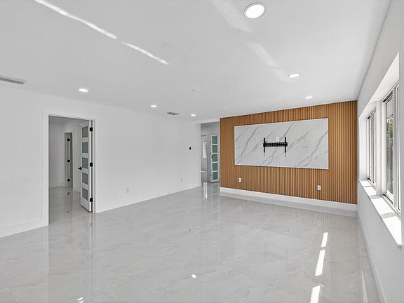 5th image of 17607 Rockledge Ave