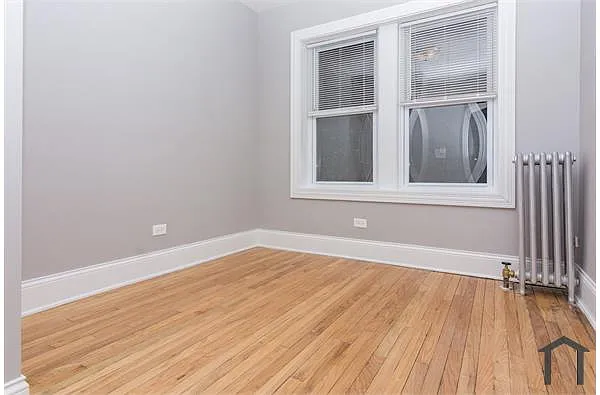 Building Photo - 8145 S Ellis Ave #3W