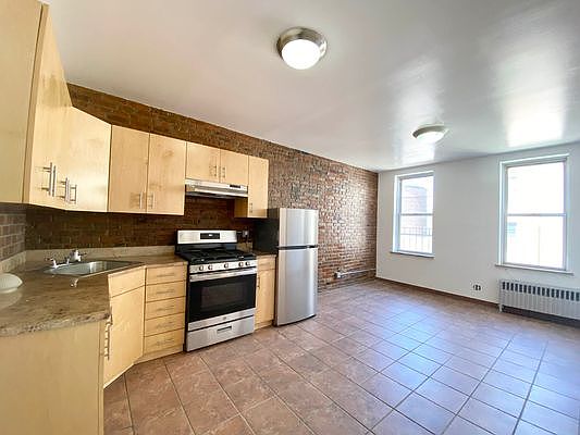 3rd image of 297 Pleasant Ave #5C