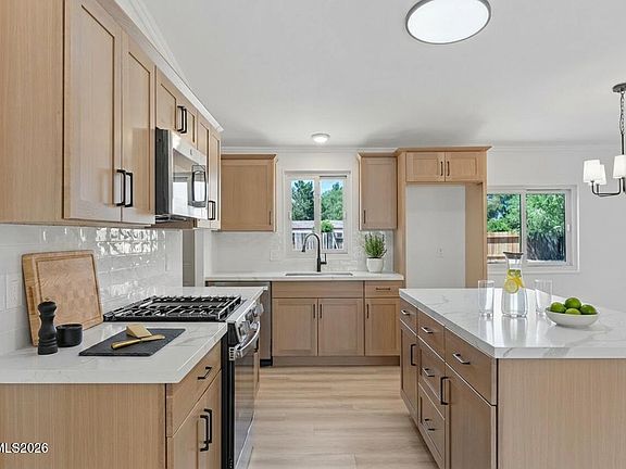 3rd image of 17585 Fantail St