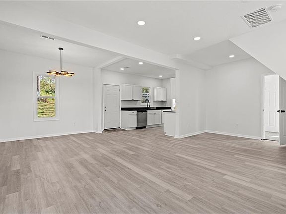 5th image of 1118 Richmond Ave