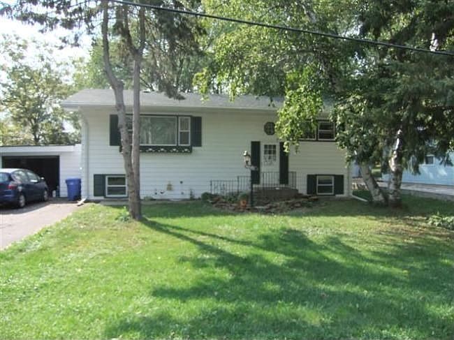 1st image of 2405 W Hill Dr