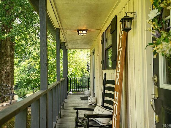 4th image of 10 Raintree Valley Rd