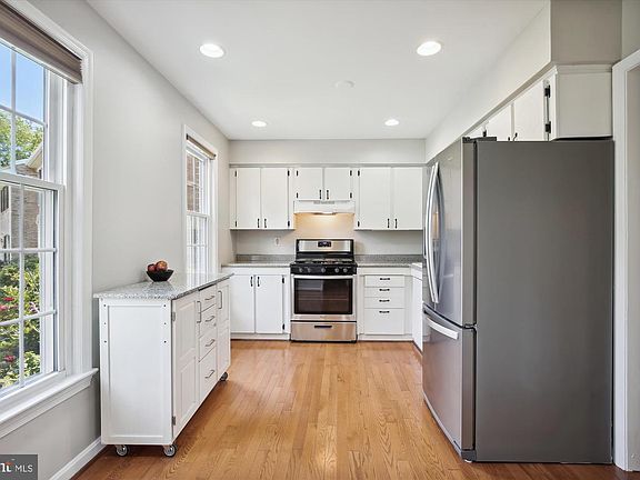 4th image of 2810 Balliett Ct