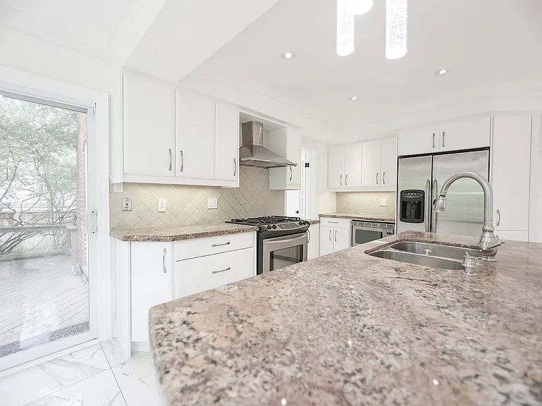 89 Yonge Blvd — Photo 18
