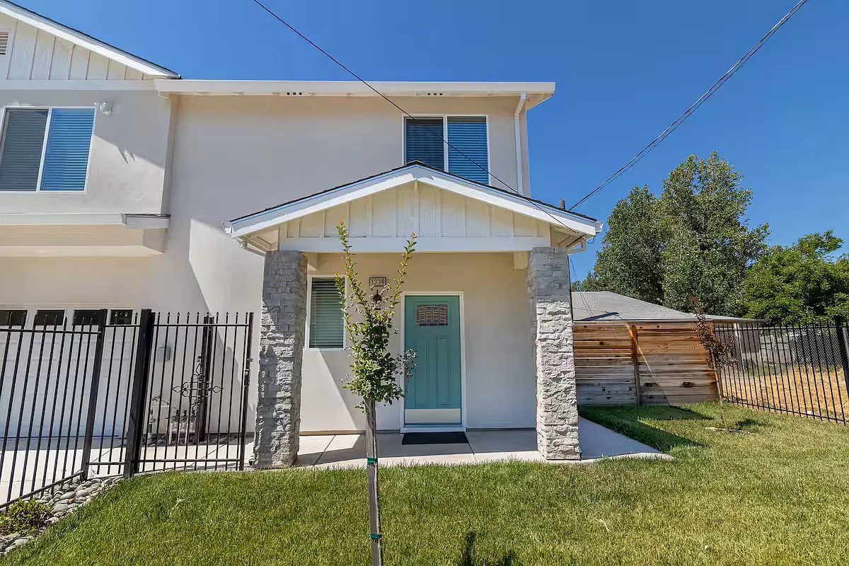 4 bed, 1100 sqft, $4,900 — Photo 1