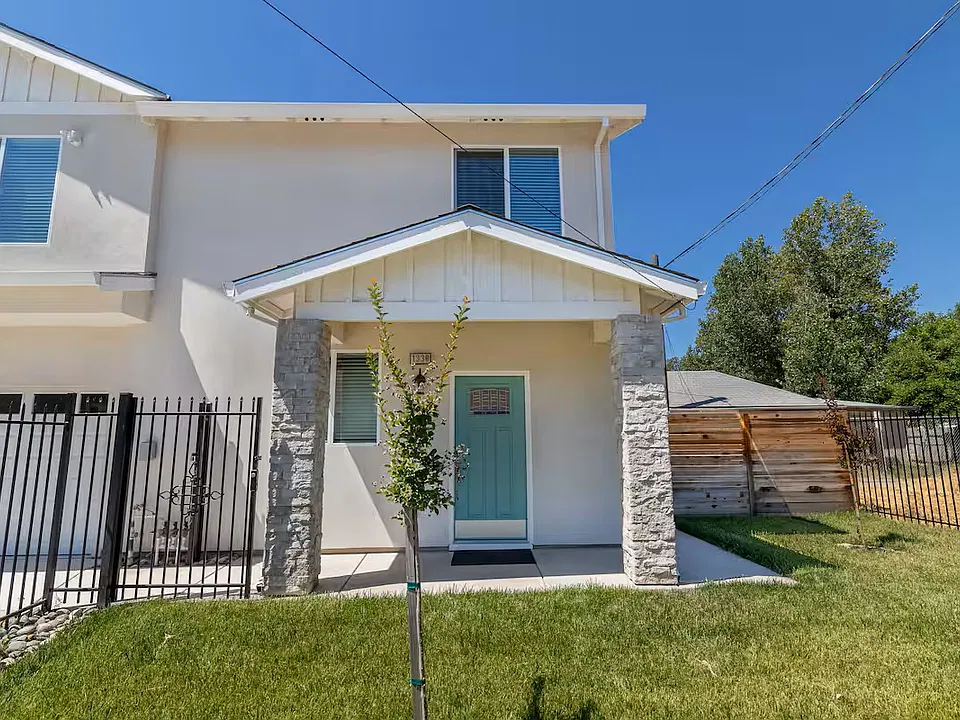 1330 Acacia Ave