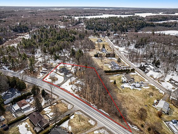 2nd image of 2421 Rideau Ferry Rd