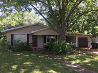 105 Presnall St, Hallettsville, TX 77964