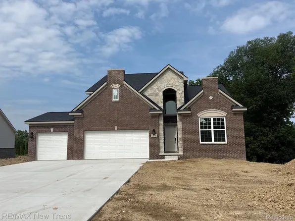 2041 Crested Butte Dr, White Lake, MI 48383