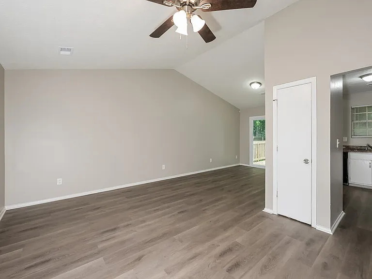 1338 Mill Lake Cir — Photo 4