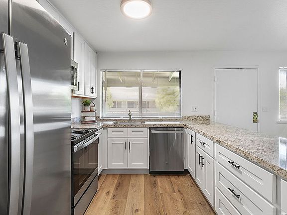 4th image of 1221 Juniper Dr Unit H