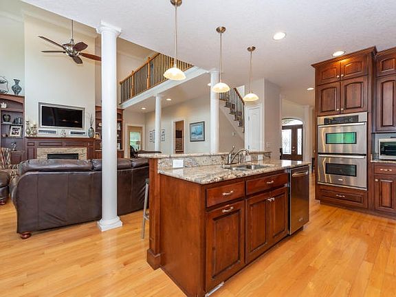 5th image of 123 Bradford Village Way