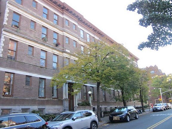 3rd image of 126 Greene Ave APT 2E