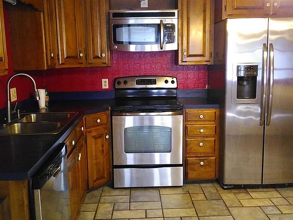 3rd image of 118 King Arthur Ct