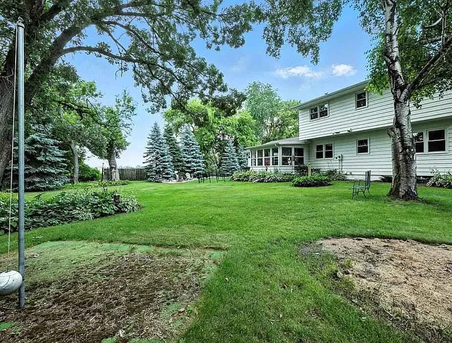 4 bed, 2.5 bath, 1936 sqft, $10,000 — Photo 3