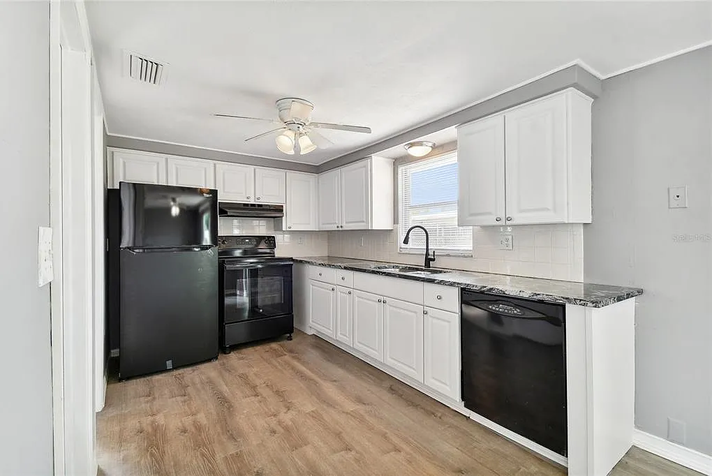 2 bed, 1.5 bath, 1046 sqft, $1,695 — Photo 2