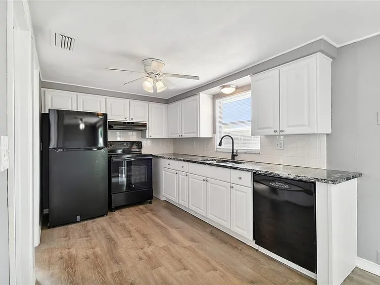 7721 Arbordale Dr — Photo 2