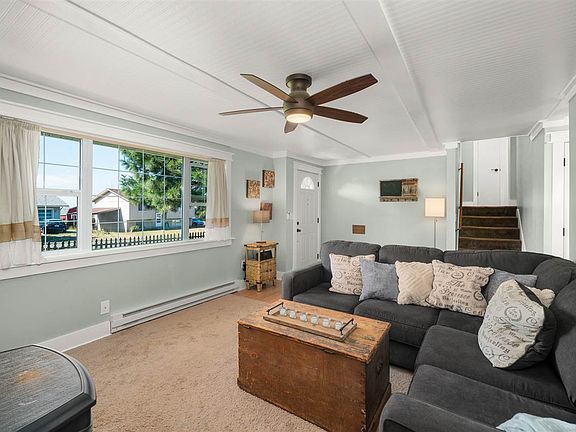 3rd image of 16518 W Laurel Dr