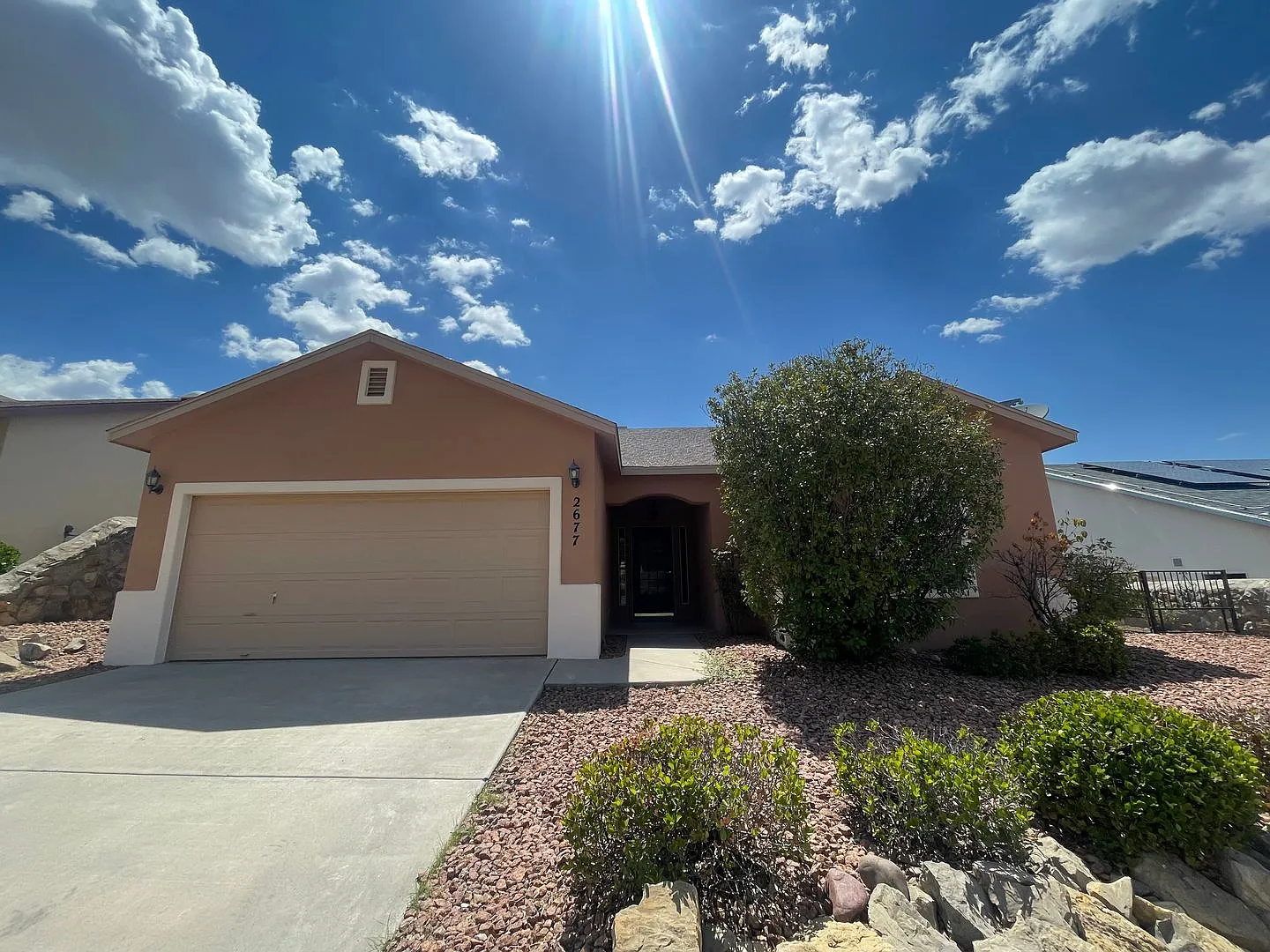 Cute 3 Bedroom/2 Bath Home off Roadrunner Pkwy — Photo 1