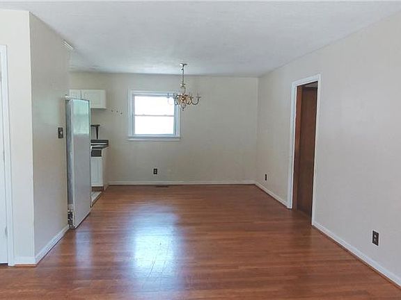 3rd image of 329 De Laura Dr