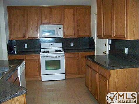 4th image of 5903 Waterford Dr
