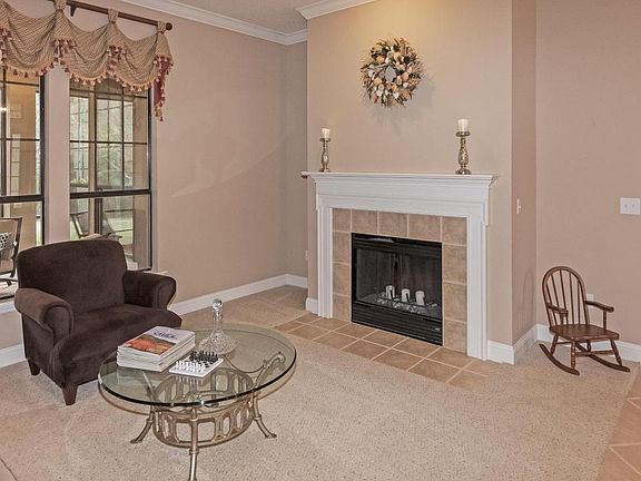 4th image of 1011 Eagle Point Dr