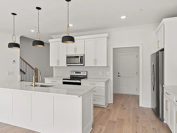 3rd image of 801 Vickery Dr